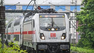 Ein IC hat die Oberleitung mitgerissen. Ein IC hat die Oberleitung mitgerissen.