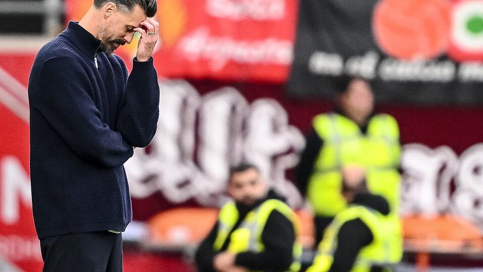 F&uuml;r Sandro Wagner war in Augsburg schnell Schluss. (Archivbild)