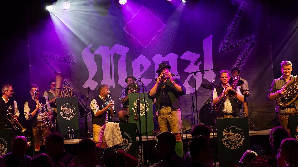 Die Partybilder vom Sonntag, 16. August, aus dem Festzelt Weckmann. Die Partybilder vom Sonntag, 16. August, aus dem Festzelt Weckmann.