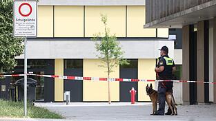 Ein 16-Jähriger wurde nach dem Angriff auf dem Schulgelände Anfang Juli festgenommen. (Archivbild) Ein 16-Jähriger wurde nach dem Angriff auf dem Schulgelände Anfang Juli festgenommen. (Archivbild)