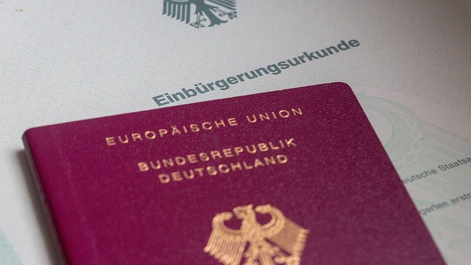 In Deutschland gibt es die Anspruchseinbürgerung und die Ermessenseinbürgerung. (Symbolbild) In Deutschland gibt es die Anspruchseinbürgerung und die Ermessenseinbürgerung. (Symbolbild)