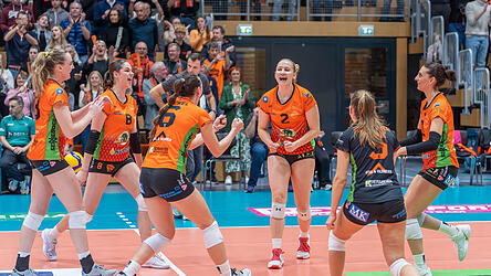 Erneut jubeln wollen die NawaRo-Volleyballerinnen am Samstagabend in der heimischen Turmair Volleyballarena im Derby gegen den TV Dingolfing.