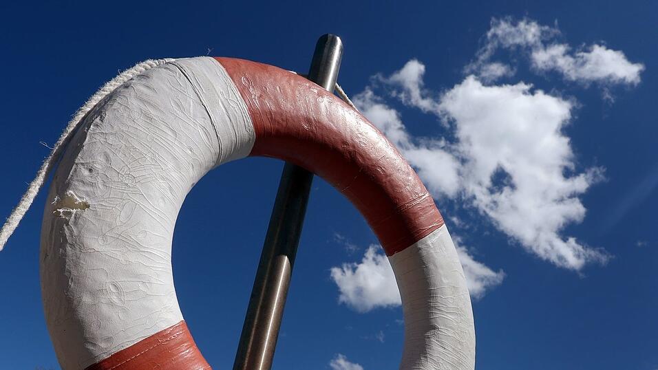 Die Polizei ging zuletzt davon aus, dass der 18-Jährige in Donauwörth ins Wasser geraten war. (Symbolbild) Die Polizei ging zuletzt davon aus, dass der 18-Jährige in Donauwörth ins Wasser geraten war. (Symbolbild)