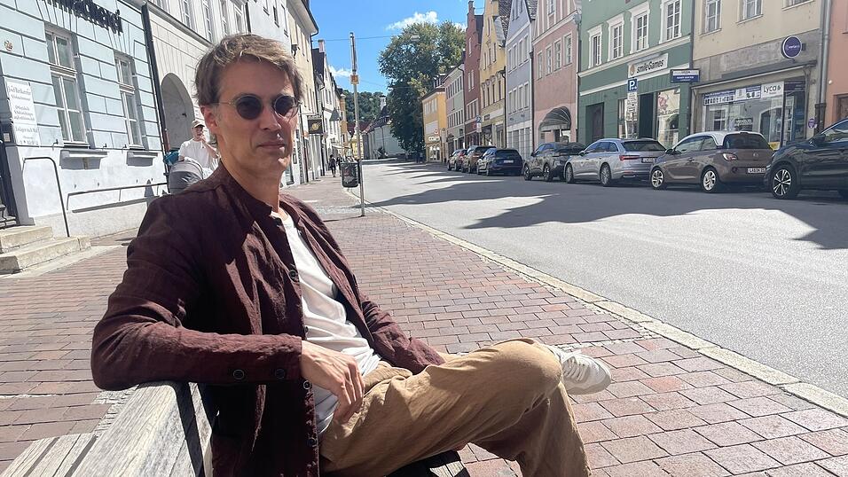 Christian D. in der Zweibrückenstraße, wo er und seine Schwester angegriffen worden sind. Er hat jetzt ein ungutes Gefühl, wenn er abends aus dem Haus geht. Christian D. in der Zweibrückenstraße, wo er und seine Schwester angegriffen worden sind. Er hat jetzt ein ungutes Gefühl, wenn er abends aus dem Haus geht.