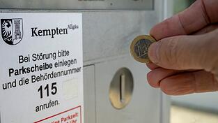Nach der Aff&auml;re um einen Millionendiebstahl aus st&auml;dtischen Parkscheinautomaten will die Stadt Kempten nun auf bargeldlose Systeme setzen. (Archivfoto)