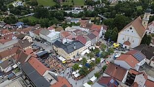 Blick auf das B&uuml;rgerfest am fr&uuml;hen Sonntagnachmittag.
