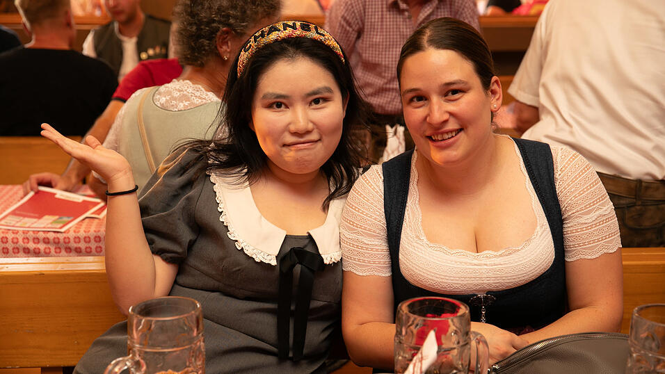 Die Partybilder vom Mittwoch, 13. August, aus dem Festzelt Krönner. Die Partybilder vom Mittwoch, 13. August, aus dem Festzelt Krönner.