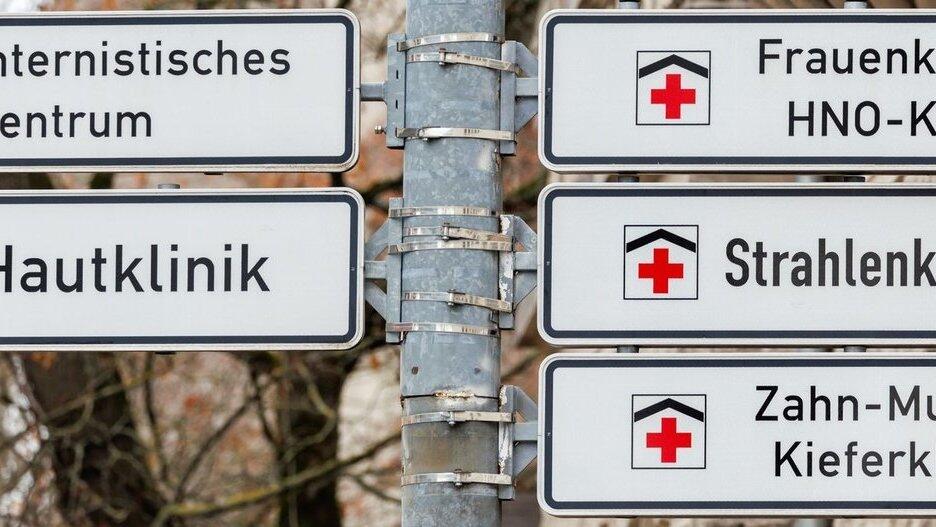 Notversorgung soll gewährleistet sein, geplante Operationen könnten verschoben werden. An Unikliniken soll in der kommenden Woche die Arbeit niedergelegt werden (Symbolbild) Notversorgung soll gewährleistet sein, geplante Operationen könnten verschoben werden. An Unikliniken soll in der kommenden Woche die Arbeit niedergelegt werden (Symbolbild)
