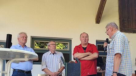 MdB Alois Rainer (v.l.), ÖDP-Urgestein Bernhard Suttner, MdB Erhard Grundl im Gespräch mit Johann 'Jack' Meindorfer, dem personifizierten Aushängeschild der Kreisgruppe Straubing-Bogen des Bund Naturschutz.