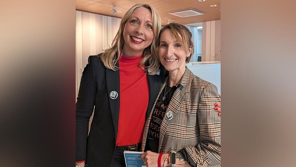 Leiten die Selbsthilfegruppe 'Grenzgänger - Hören am Fluss': Diana Grosser (rechts) und Rebecca Werner. Leiten die Selbsthilfegruppe 'Grenzgänger - Hören am Fluss': Diana Grosser (rechts) und Rebecca Werner.
