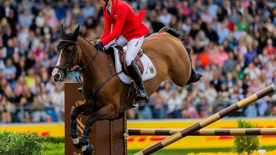 Sophie kassierte vier Strafpunkte am letzten Sprung der ersten Runde. Sophie kassierte vier Strafpunkte am letzten Sprung der ersten Runde.