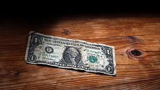 Der Dollar ist globale Reservewährung. Doch die schnell steigende Staatsverschuldung weckt Zweifel an der finanziellen Stabilität der USA.