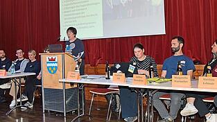 Die Vorstandschaft des Kreisjugendrings Freising in der Fr&uuml;hjahrsvollversammlung im Langenbacher B&uuml;rgersaal informierte unter anderem &uuml;ber personelle Ver&auml;nderungen.