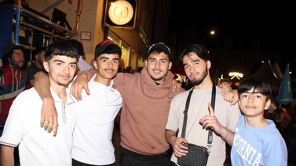 Viele Landshuter genossen ihren Freitagabend auf dem Bismarckplatzfest.