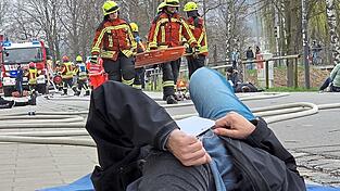 Simuliert wurde eine Gro&szlig;schadenslage, bei der Einsatzkr&auml;fte und Kliniken den Ernstfall eines Massenanfalls von Verletzten &uuml;bten. Insgesamt waren 350 Einsatzkr&auml;fte verschiedener Organisationen sowie 50 Patientendarsteller beteiligt.