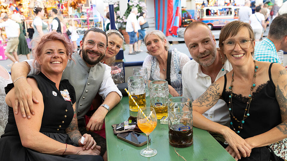 Die Partybilder vom Montag, 10. August, aus dem Festzelt Reisinger. Die Partybilder vom Montag, 10. August, aus dem Festzelt Reisinger.