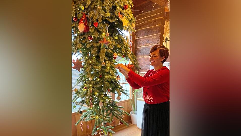 'Bei uns steht Weihnachten dieses Jahr Kopf', schreibt uns Nadine Schilling. 'Den Ausklang dieses besonderen Jahres nehmen wir einfach mal mit Humor.'