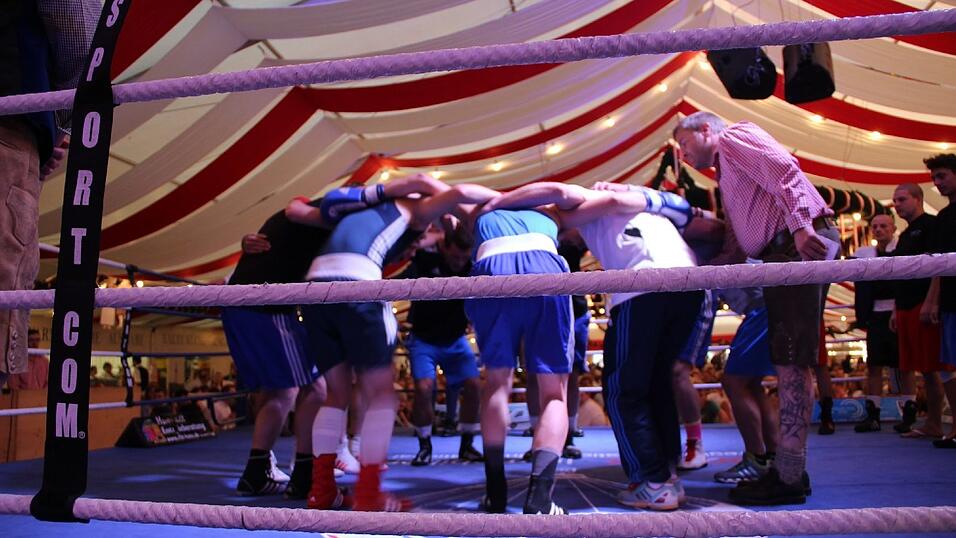 Im Lechner-Festzelt hie&szlig; es am Sonntag wieder 'Let&acute;s get ready to rumble'.