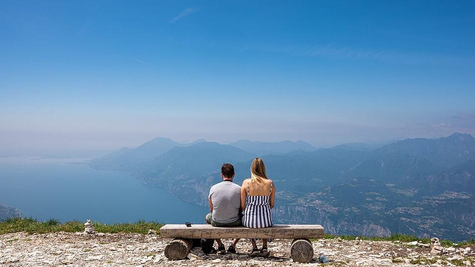 Der Gardasee wird auch in diesen Sommerferien Ziel vieler bayerischer Urlauber sein. Eine gar nicht so kleine Minderheit kann sich aber keine Ferienreise leisten. (Symbolbild)