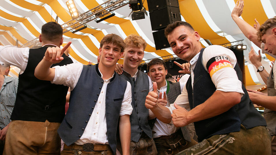 Die Partybilder vom Freitag, 15. August, aus dem Festzelt Nothaft. Die Partybilder vom Freitag, 15. August, aus dem Festzelt Nothaft.