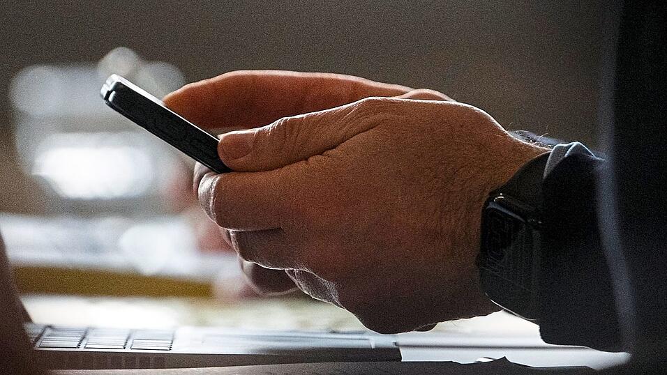 Grundsätzlich will die EU eine langfristige Lösung für die Frage finden, was die Online-Plattformen im Kampf gegen Kinderpornografie machen dürfen oder sogar müssen. Grundsätzlich will die EU eine langfristige Lösung für die Frage finden, was die Online-Plattformen im Kampf gegen Kinderpornografie machen dürfen oder sogar müssen.