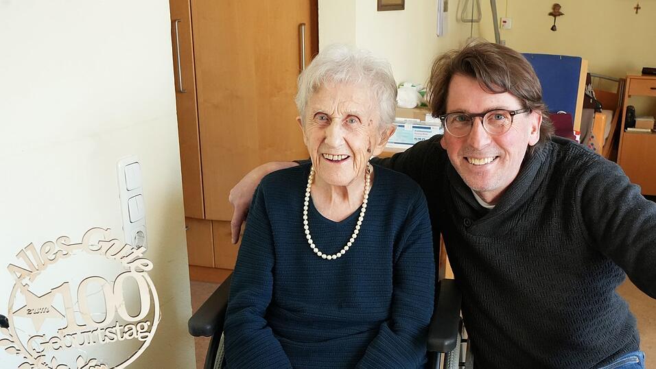 Anna B. zusammen mit ihrem Anwalt Bernhard Brunner, der sie seit &uuml;ber vier Jahren in diesem Fall vertritt.