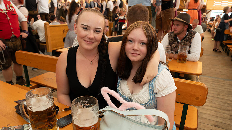 Die Partybilder vom Sonntag, 11. August 2024, aus dem Festzelt Nothaft. Die Partybilder vom Sonntag, 11. August 2024, aus dem Festzelt Nothaft.
