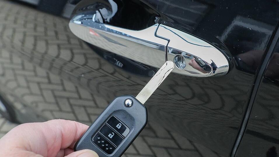 Polizeibeamte verhinderten am Samstagabend zwei Mal, dass ein 58-J&auml;hriger betrunken mit seinem Auto f&auml;hrt.