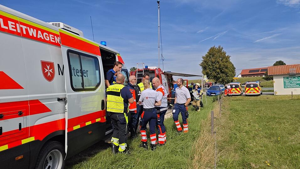 Auf einem landwirtschaftlichen Anwesen bei Vilsbiburg ist am Sonntag ein Feuer ausgebrochen. Auf einem landwirtschaftlichen Anwesen bei Vilsbiburg ist am Sonntag ein Feuer ausgebrochen.