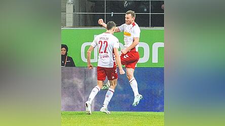 Mit der ersten gef&auml;hrlichen Offensivaktion ging der Jahn durch Benedikt Saller in F&uuml;hrung.