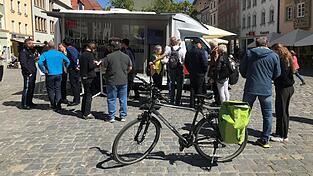 Das Info-Angebot der Bahn am Theresienplatz wurde eifrig genutzt.
