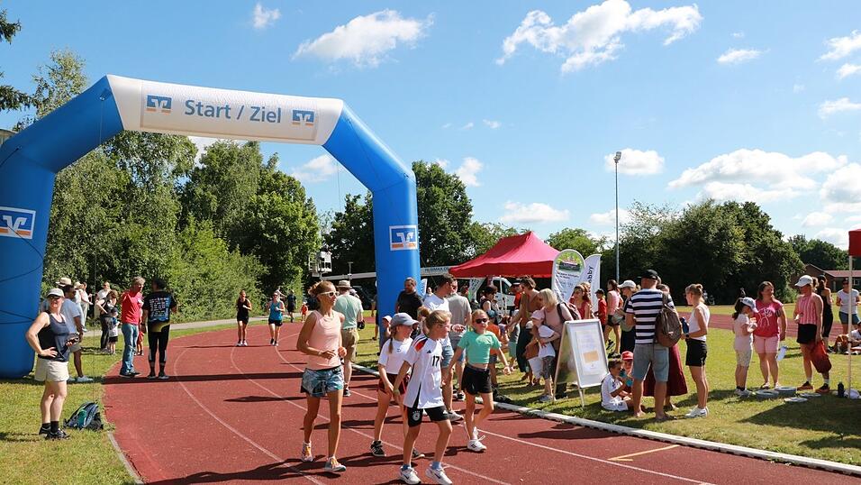 Die Kinder und Erwachsenen haben beim Kinderlobbylauf immer viel Spa&szlig;.