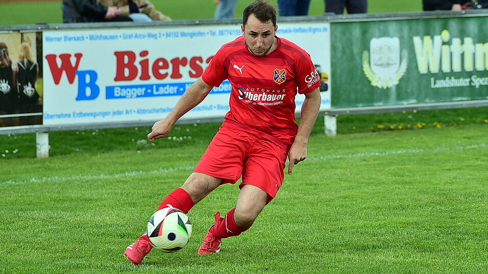 Die K&ouml;tztinger mit Maximilian Drexler wollen es im Heimspiel gegen den FC Dingolfing besser als beim 1:3 beim FC Teisbach machen.
