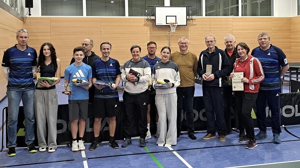 Die Gewinner freuten sich unter anderem &uuml;ber Sachpreise.