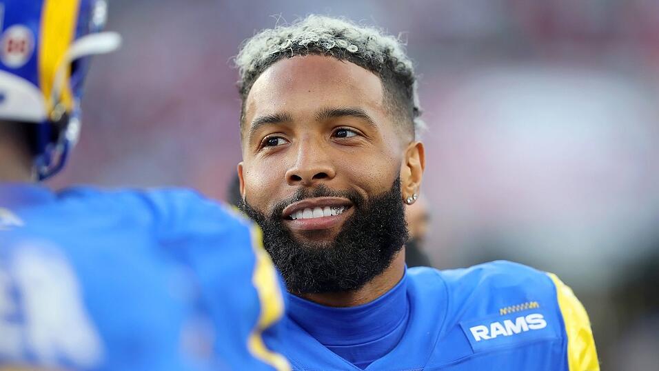Odell Beckham Jr.: Wie Von Miller kam auch 'OBJ' erst im Laufe der Saison nach Los Angeles und galt bis dahin als verbraucht. Bei den New York Giants war er noch mit unfassbaren Fängen aufgefallen und zu einem Superstar der Liga geworden, bei den Cleveland Browns aber lief es überhaupt nicht. Insbesondere in den Playoffs zeigte die Nummer drei der Rams und gute Freund von NBA-Star LeBron James, was noch immer in ihm steckt - ein, zwei, drei Touchdowns im Super Bowl? Alles denkbar für den 29-Jährigen. Odell Beckham Jr.: Wie Von Miller kam auch 'OBJ' erst im Laufe der Saison nach Los Angeles und galt bis dahin als verbraucht. Bei den New York Giants war er noch mit unfassbaren Fängen aufgefallen und zu einem Superstar der Liga geworden, bei den Cleveland Browns aber lief es überhaupt nicht. Insbesondere in den Playoffs zeigte die Nummer drei der Rams und gute Freund von NBA-Star LeBron James, was noch immer in ihm steckt - ein, zwei, drei Touchdowns im Super Bowl? Alles denkbar für den 29-Jährigen.