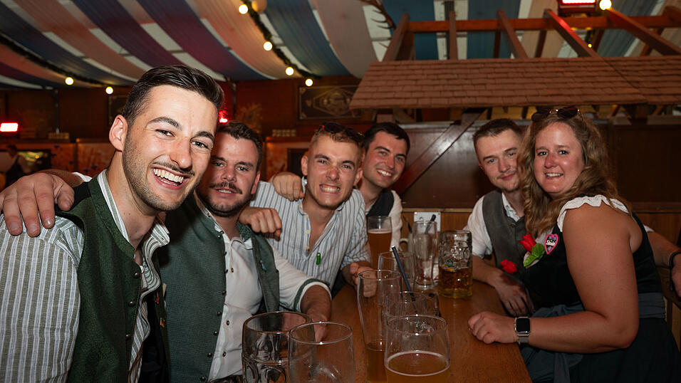 Die Partybilder vom Samstag, 15. August, aus dem Festzelt Wenisch. Die Partybilder vom Samstag, 15. August, aus dem Festzelt Wenisch.