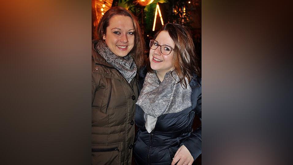 Die Landshuter haben am Freitagabend an der Weihnachtspyramide ausgelassen gefeiert. Die Landshuter haben am Freitagabend an der Weihnachtspyramide ausgelassen gefeiert.