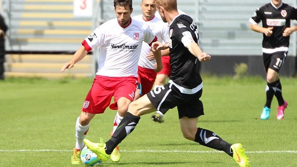 Der SSV Jahn Regensburg empfing am Samstagnachmittag den FC Energie Cottbus. (Foto: Fabian Ro&szlig;mann)