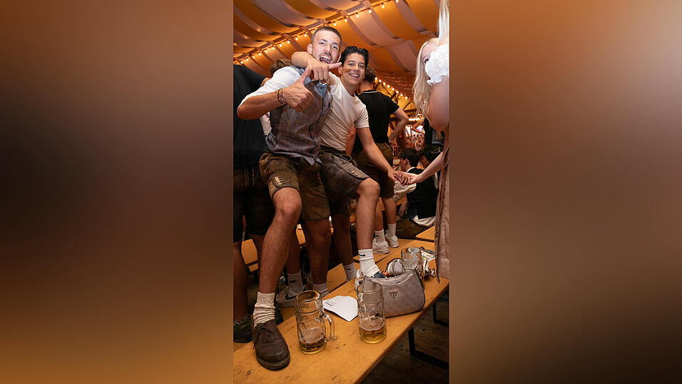 Die Partybilder vom Montag, 18. August, aus dem Festzelt Nothaft. Die Partybilder vom Montag, 18. August, aus dem Festzelt Nothaft.