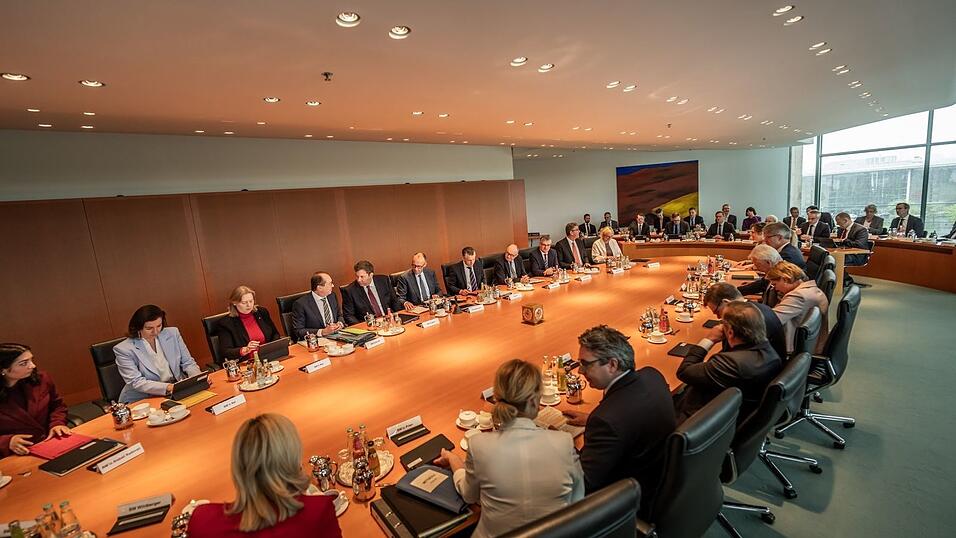 Eine Minderheitsregierung schlie&szlig;t Merz aus.