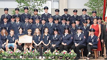 Die Feuerwehrfrauen und -m&auml;nner feierten ein gelungenes Jubil&auml;umsfest.