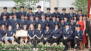 Die Feuerwehrfrauen und -männer feierten ein gelungenes Jubiläumsfest. Die Feuerwehrfrauen und -männer feierten ein gelungenes Jubiläumsfest.