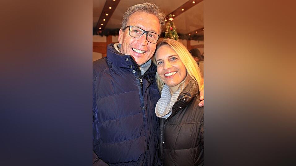 Der idyllische Christkindlmarkt in der Freyung in Landshut zählt zu den schönsten Christkindlmärkten Bayerns. Bei eisigen Temperaturen ist dort insbesondere die Glühwein-Alm natürlich heiß begehrt. Der idyllische Christkindlmarkt in der Freyung in Landshut zählt zu den schönsten Christkindlmärkten Bayerns. Bei eisigen Temperaturen ist dort insbesondere die Glühwein-Alm natürlich heiß begehrt.