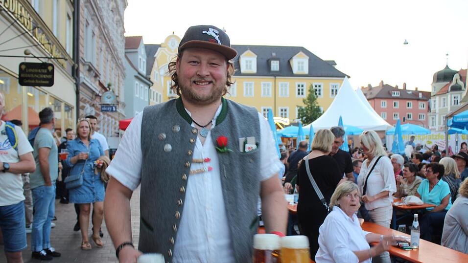 Viele Landshuter genossen ihren Freitagabend auf dem Bismarckplatzfest.