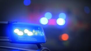 Der junge Mann starb noch an der Unfallstelle an seinen schweren Verletzungen. (Symbolbild)