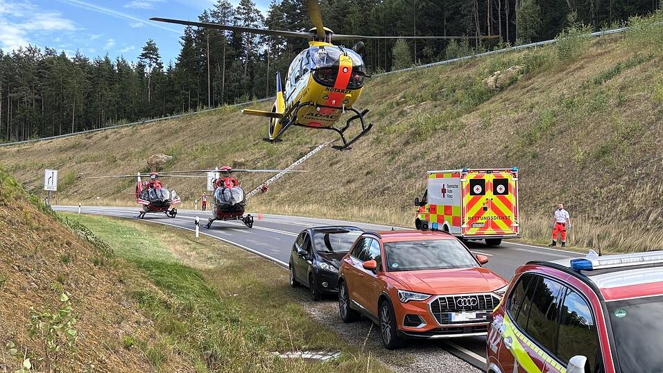 Die Unfallstelle blieb bis in die sp&auml;ten Abendstunden komplett gesperrt.