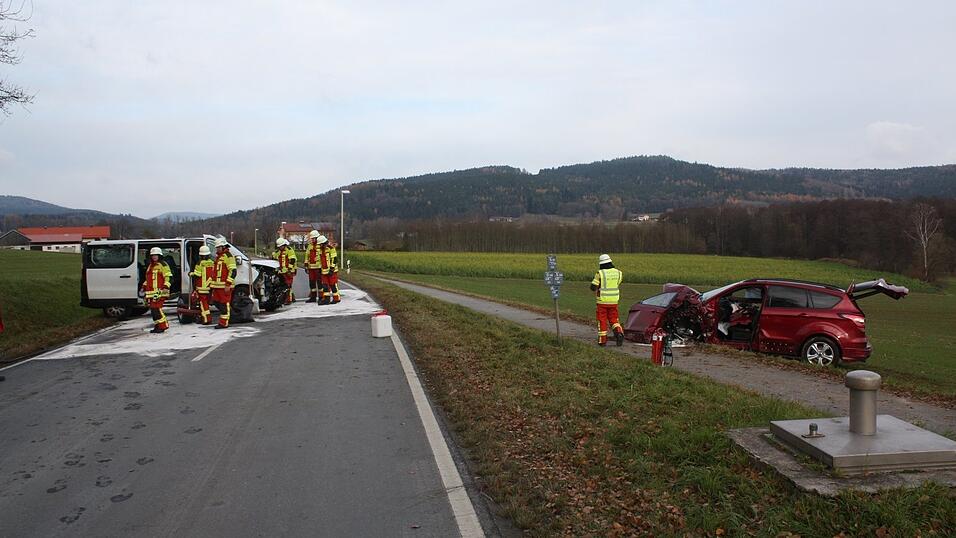 Zwischen Willmering und Waffenbrunn gab es einen Frontalzusammenso&szlig;.