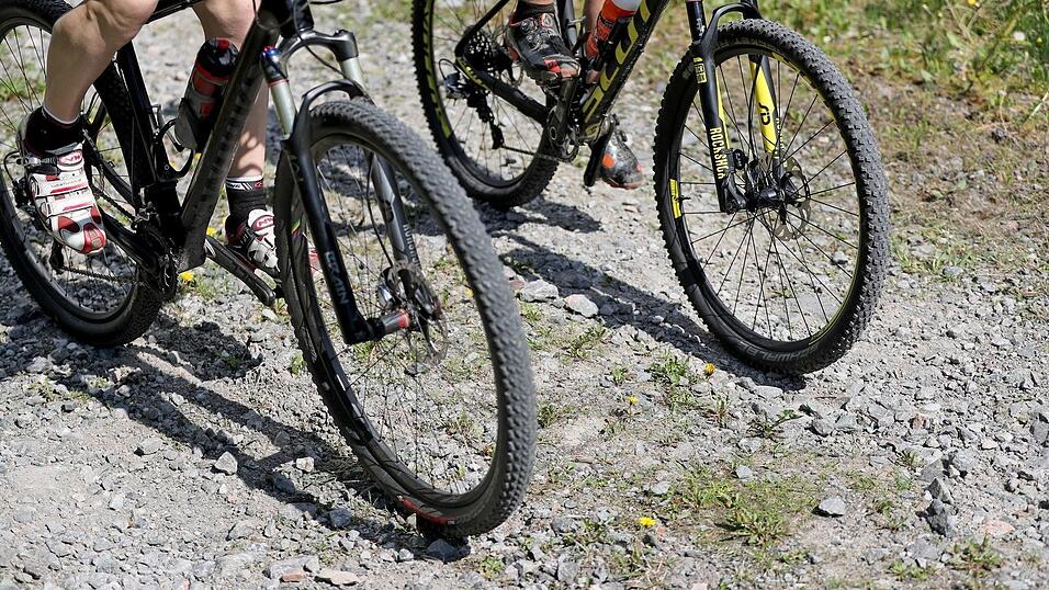 Beim Mountainbiken hat sich ein 43-J&auml;hriger schwer verletzt. (Symbolbild)