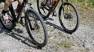 Beim Mountainbiken hat sich ein 43-J&auml;hriger schwer verletzt. (Symbolbild)