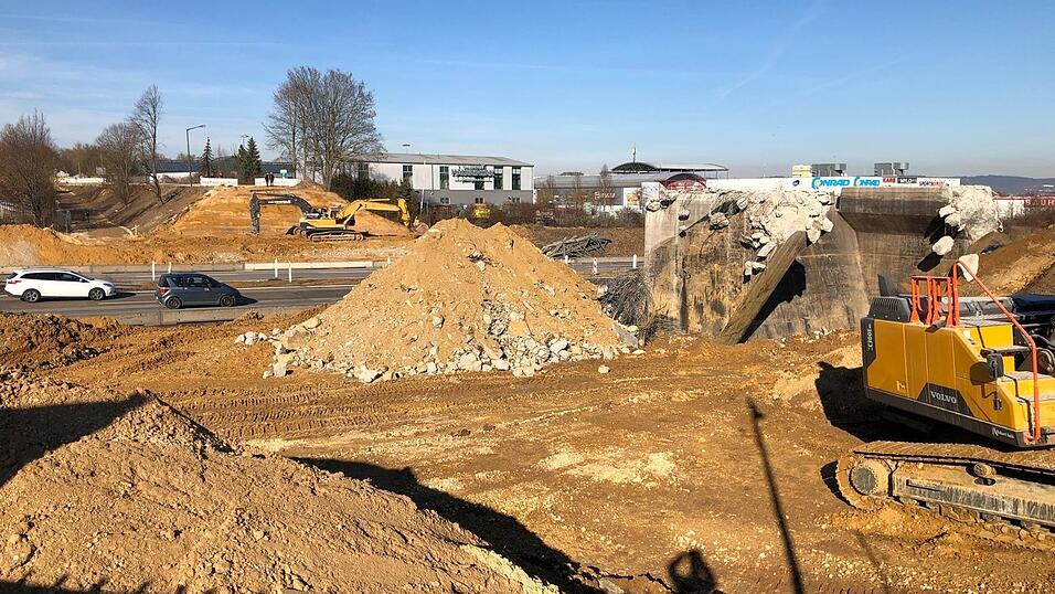 Ab Samstagabend, 7. März, wird in Regensburg die südliche Autobahnbrücke an der A3 abgebrochen. (Symbolbild) Ab Samstagabend, 7. März, wird in Regensburg die südliche Autobahnbrücke an der A3 abgebrochen. (Symbolbild)